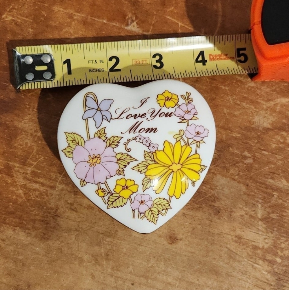 Vintage " I LOVE You Mom" jewelry box. Estate Piece-Mother's Day / Birthday gift